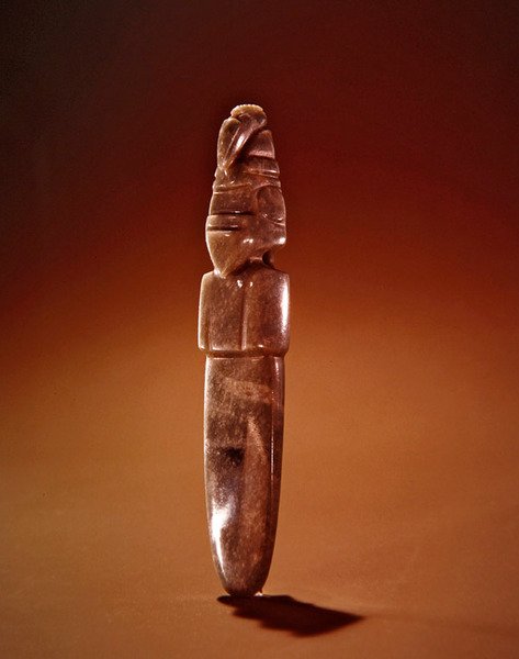 Hegyes tetejű madár kelt, Guacimoból, Linea Vieja területéről (áttetsző kék-zöld foltos jáde) alkotó: Pre Columbian Pre Columbian