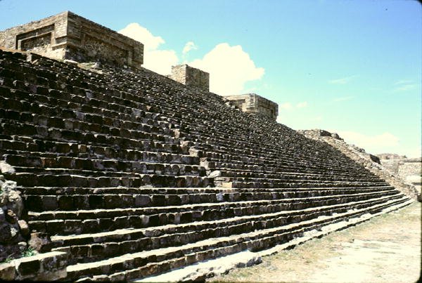 Piramis lépések alkotó: Pre Columbian Pre Columbian