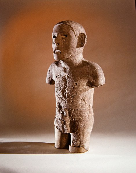 Álló alak, azték kultúra (vulkáni kő) alkotó: Pre Columbian Pre Columbian