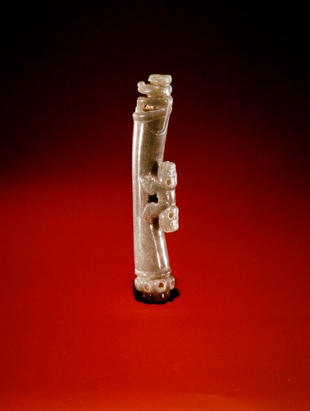 Függőleges gyöngy, Guacimo, Linea Vieja területéről (áttetsző világoskék-zöld jáde) alkotó: Pre Columbian Pre Columbian