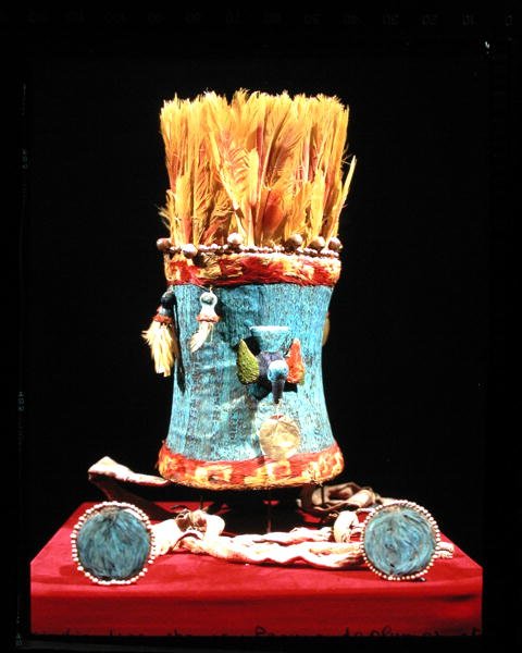 Tollas fejdísz és fülbevaló, Chancayből, Peruból alkotó: Pre Columbian Pre Columbian
