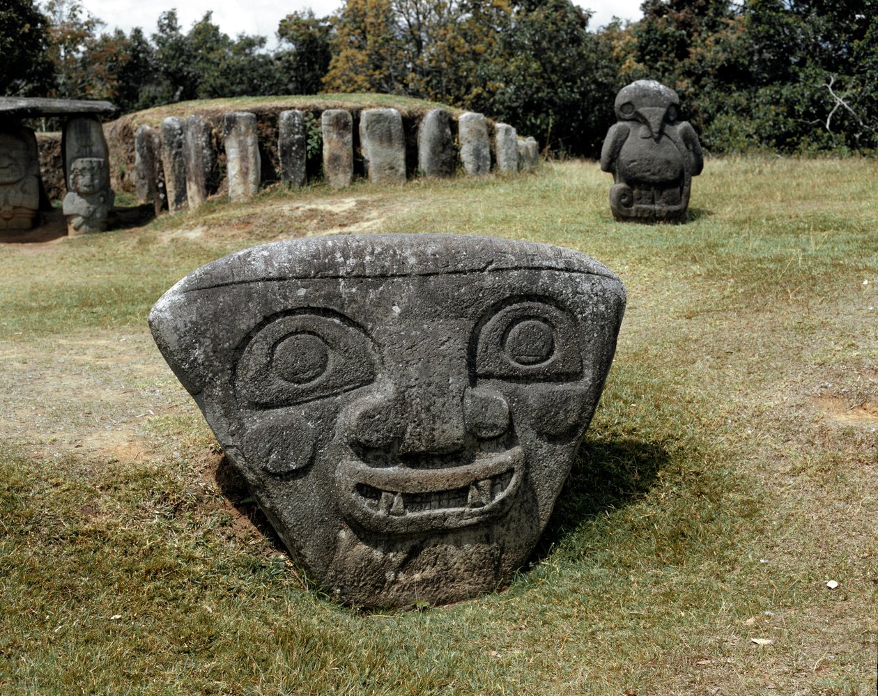 Megalitikus háromszögfejű szobor alkotó: Pre Columbian Pre Columbian