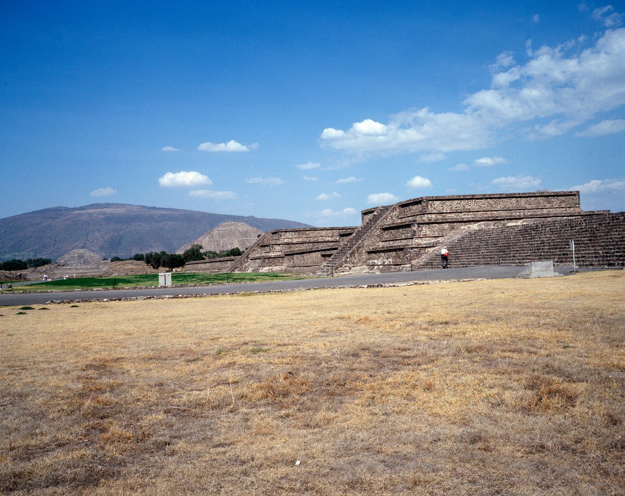 Kolumbiai előtti civilizáció: Teotihuacan (Kr. e. 300-600) helyének képe: a Nap temploma (vagy piramisa). Mexikó alkotó: Pre Columbian Pre Columbian