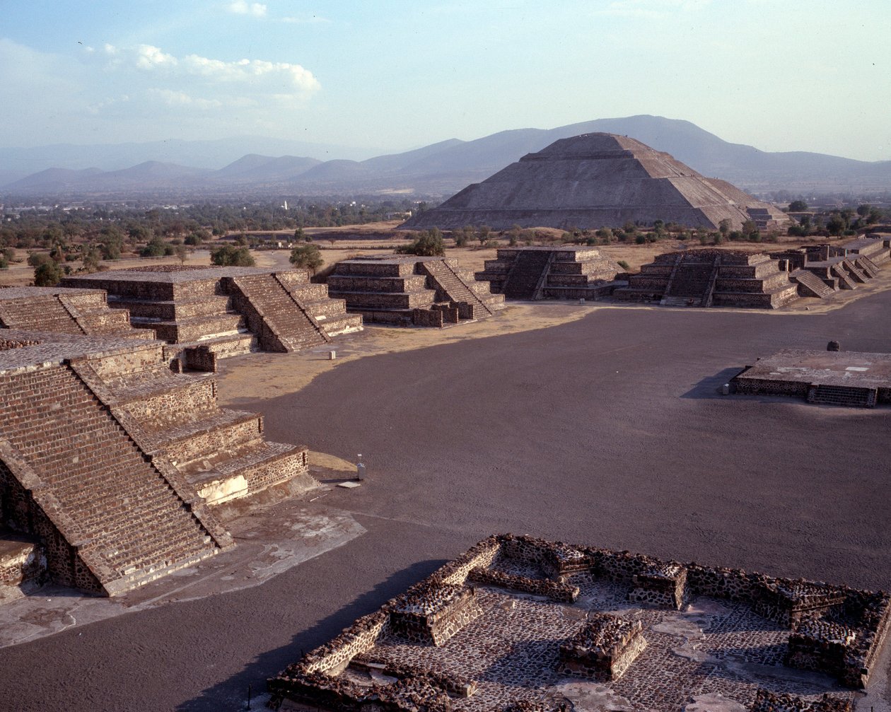 Kolumbiai előtti civilizáció: Teotihuacan (Kr. e. 300-600) helyének képe: a Nap temploma (vagy piramisa). Mexikó alkotó: Pre Columbian Pre Columbian
