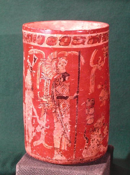 Ünnepélyes jelenetet ábrázoló váza, Tepeu 1. időszak, Uaxuctunból, 600-950 (polikróm kő) (lásd még: 201515) alkotó: Pre Columbian Pre Columbian
