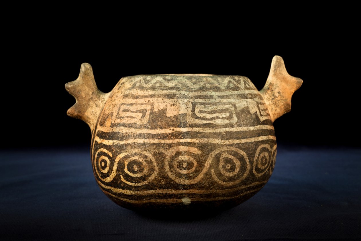 Gömbölyű kerámia zoomorf díszítéssel / prekolumbián művészet (terrakotta) alkotó: Precolombian Precolombian
