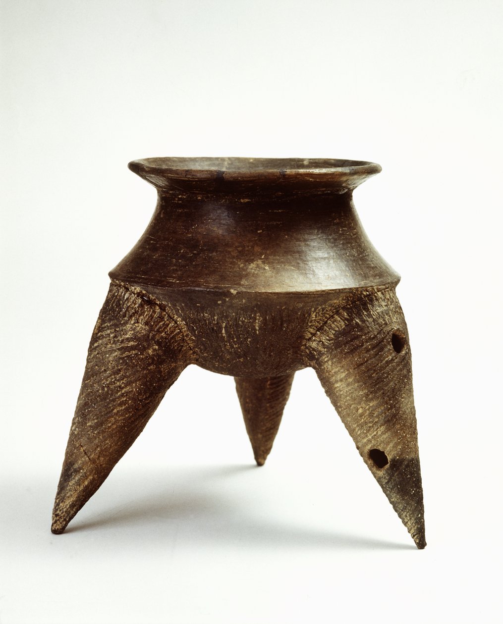 Háromlábú fazék (cserépedény) alkotó: Prehistoric