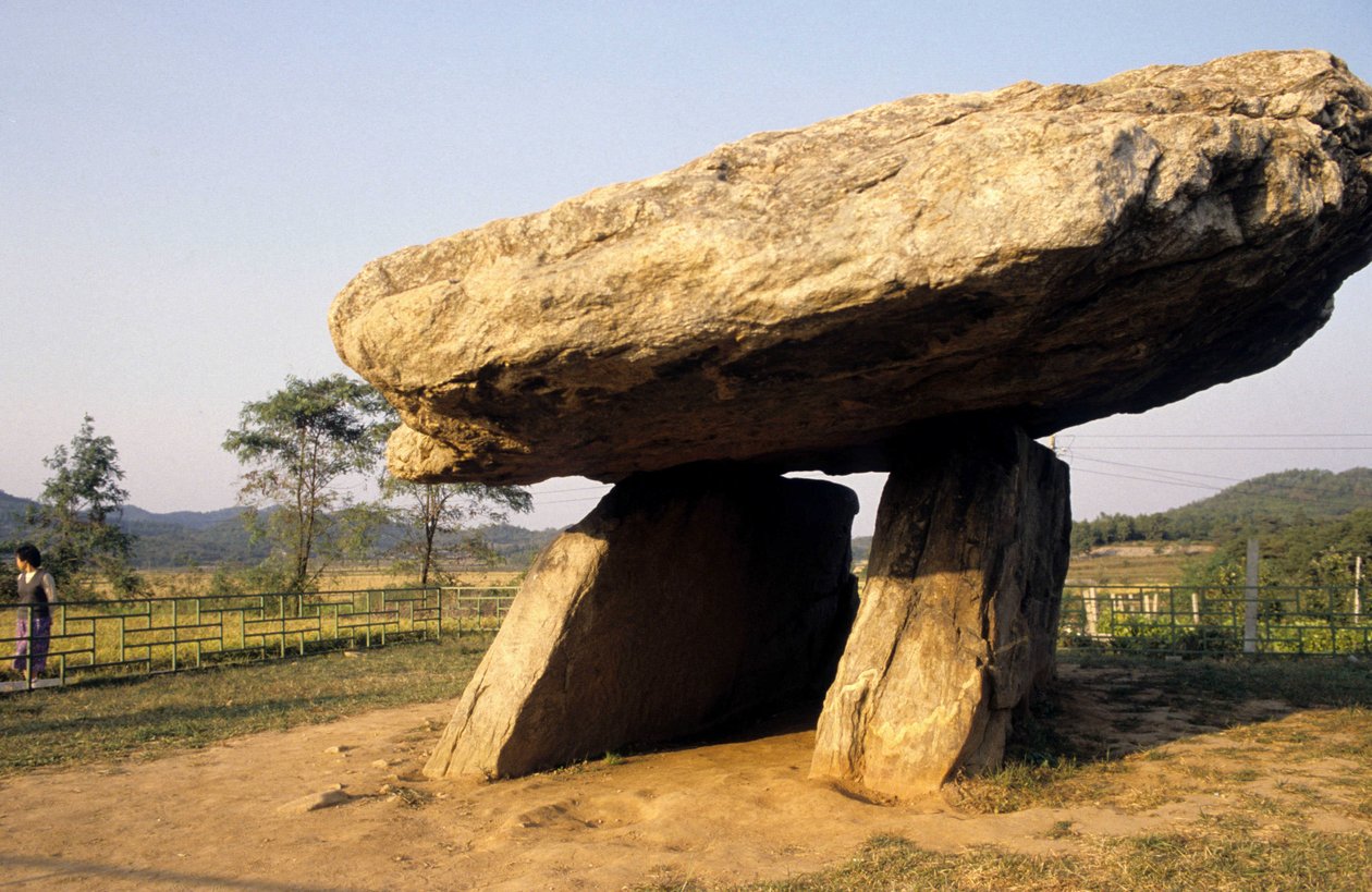 Dolmen a dél-koreai Kanghwába. alkotó: Prehistoric Prehistoric