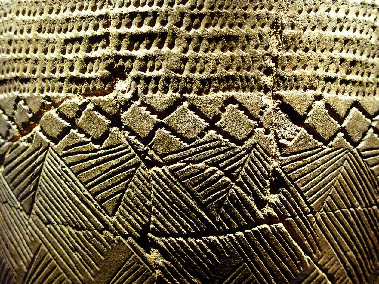 Kerámia „fésűfog” díszítéssel, Kr.e. 8000 körül az újkőkorszakban, Amsa-Dong, Korea. Fényképészet, Szöuli Nemzeti Múzeum, Koreai Köztársaság alkotó: Prehistoric Prehistoric