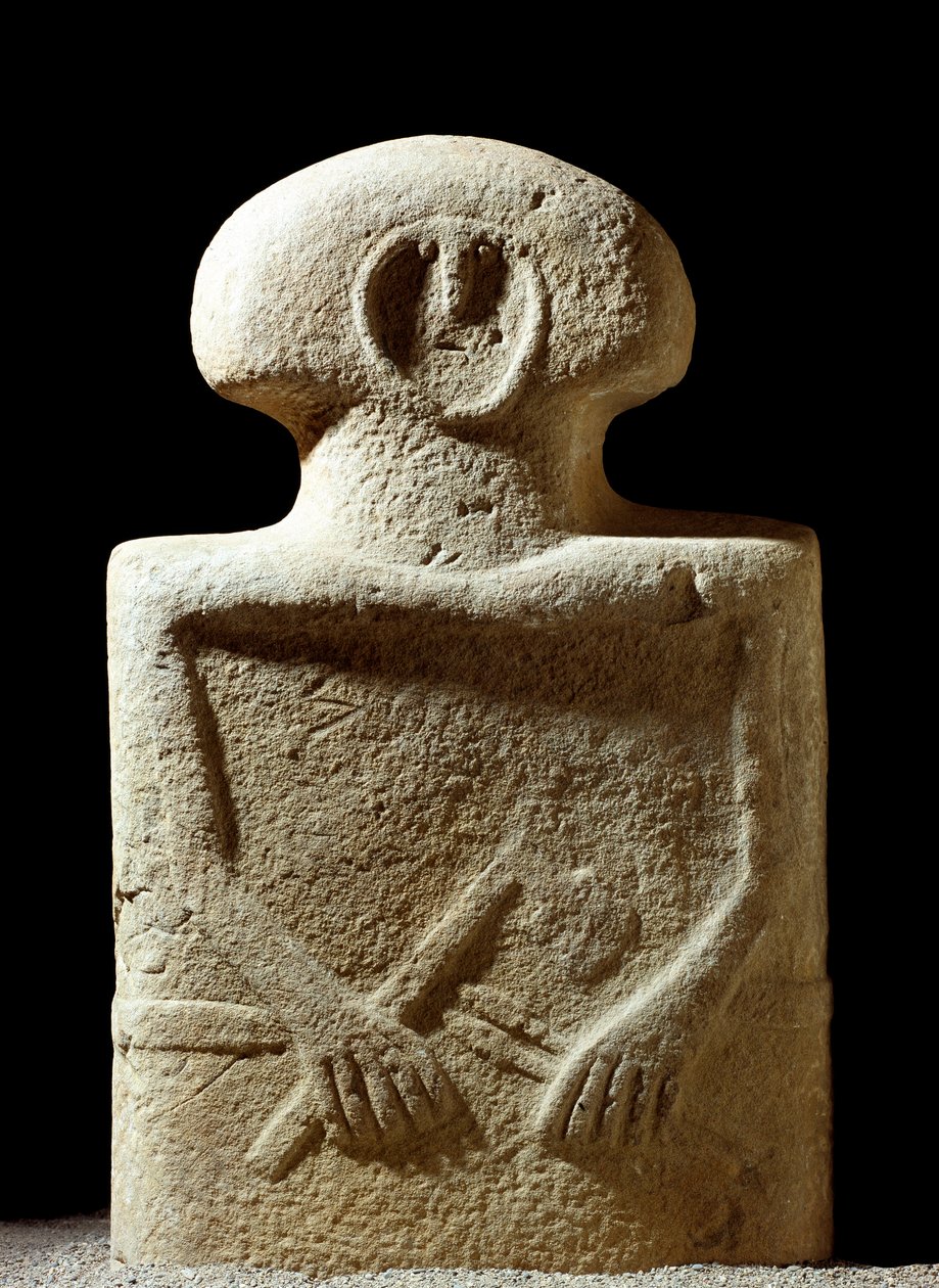 Őskori művészet: emberi alakot ábrázoló szobor, amelyet a vaskorban faragtak az olaszországi La Spezia melletti Lunigiana helyéről. Kr.e. 1100-800. La Spezia, a Lunigiana Civilizáció Városi Múzeuma alkotó: Prehistoric Prehistoric