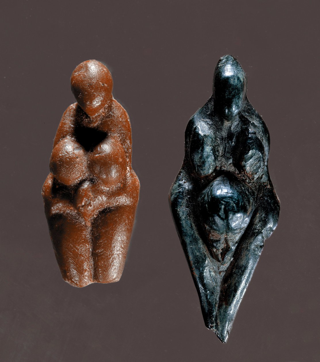 Őstörténet: "" Venus de Grimaldi"" Sárga és zöld szteatit mereen istennők figurái a felső paleolitikumból. Homályos. 6 cm Saint Germain en Laye, Régiségek Múzeuma alkotó: Prehistoric Prehistoric