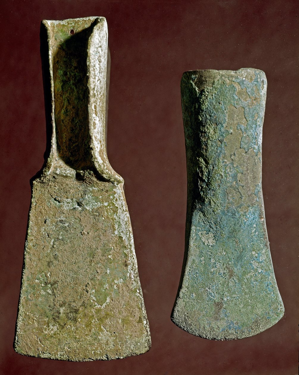 Őstörténet: fejsze és lándzsa hegye kovakőben. Az Appenninek civilizációja (vagy olasz bronzkor). Kr.e. 1400-1300. Perugia, Umbriai Nemzeti Régészeti Múzeum alkotó: Prehistoric Prehistoric