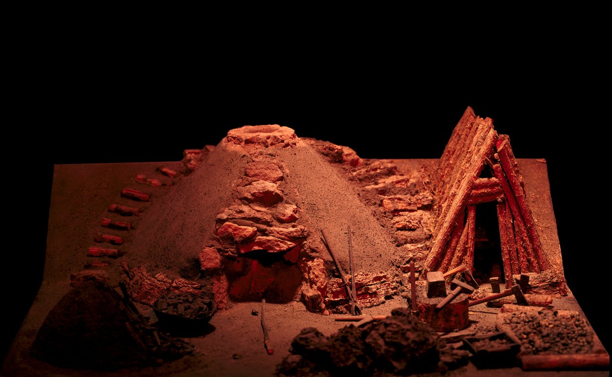 Őstörténet: vaskori kovácsműhely rekonstrukciója. Saint Germain en Laye, Régiségek Múzeuma alkotó: Prehistoric Prehistoric