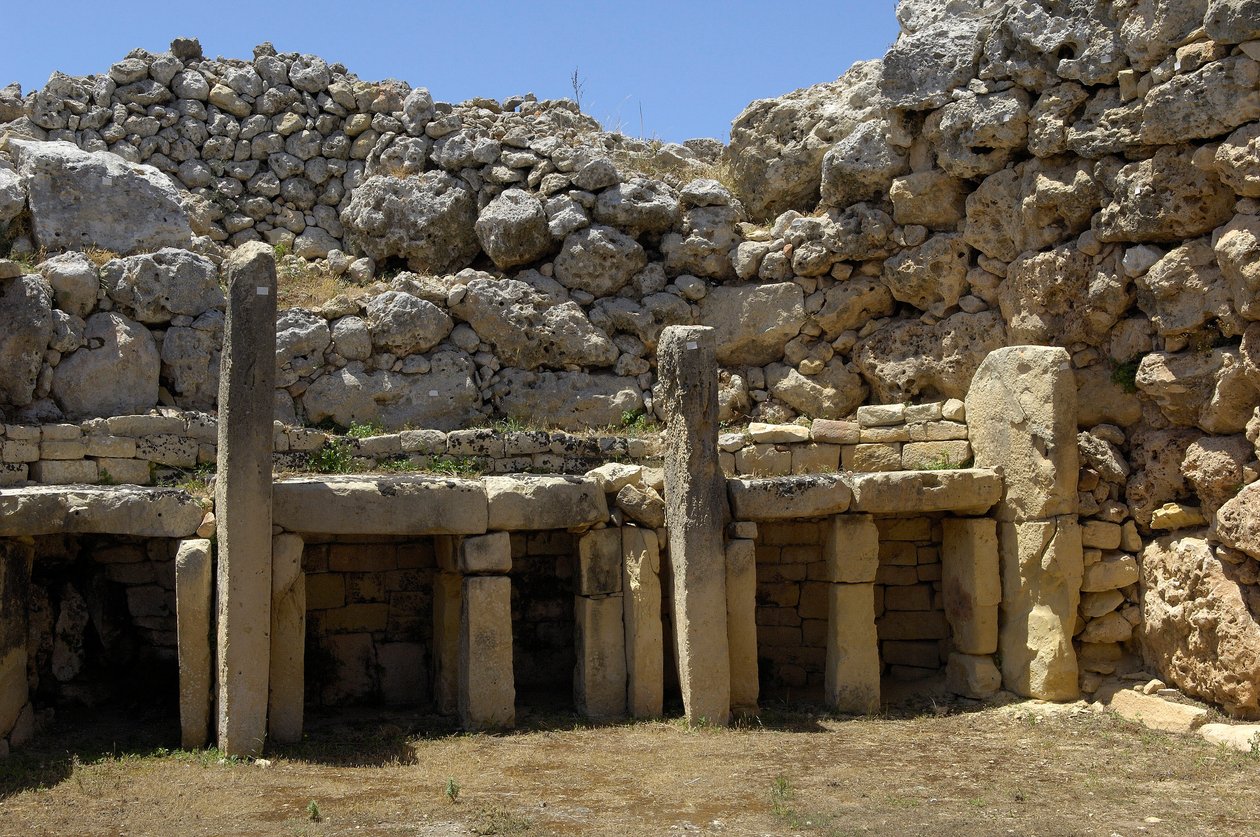 Őstörténet: Ggantija megalitikus templomának kilátása, a neolitikumból (i.e. 3500-2600), Gozo szigete, Málta (fotó) alkotó: Prehistoric Prehistoric