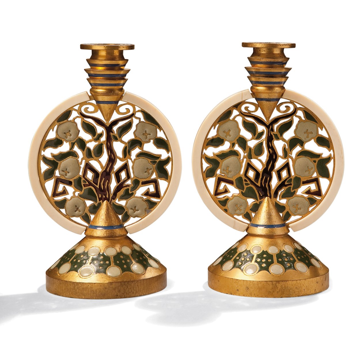 Egy pár aranyozott bronz zománc és elefántcsont gyertyatartó, 1907 körül (aranyozott bronz zománc, elefántcsont) alkotó: Princess Maria Tenisheva
