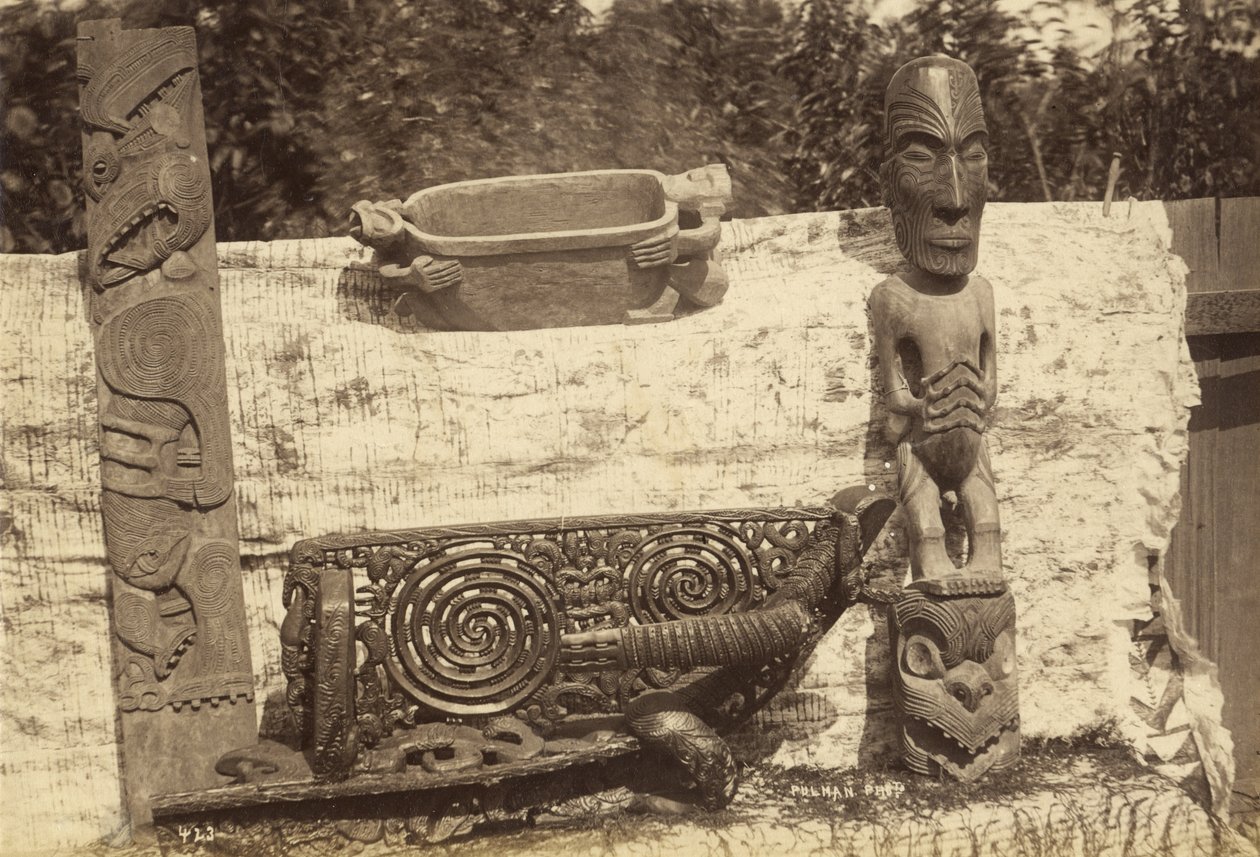 Műtárgyak, 1885 körül (albumnyomat) alkotó: Pulman Studio