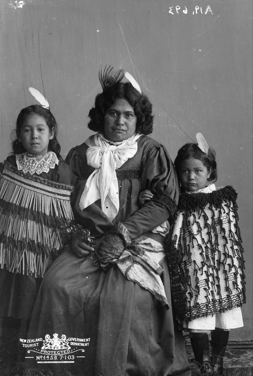 Maori nő és két gyermeke alkotó: Pulman and Son