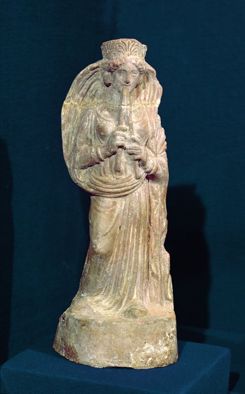 Kettős fuvolán játszó nő szobra, Tunéziából (polikróm kő) alkotó: Punic