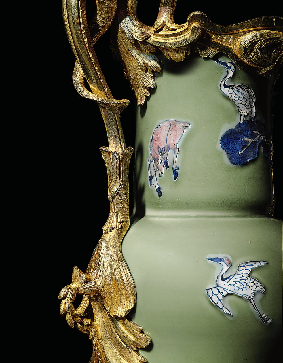 Lajos XV. kancsójának egyike, 1662-1722 porcelán, 1745-49 körüli tartók (ormolura szerelt porcelán) alkotó: Qing Dynasty   Kangxi Period Chinese School