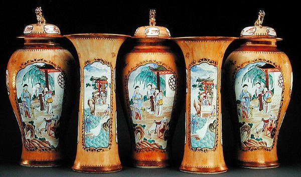 A cafe au lait ground famille rose ötrészes köret, Qianlong Period alkotó: Qing Dynasty Chinese School