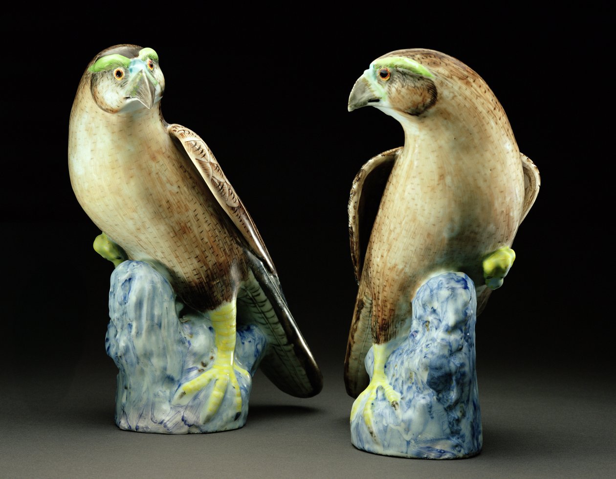 Egy pár famille rózsasólyom (porcelán) alkotó: Qing Dynasty Chinese School