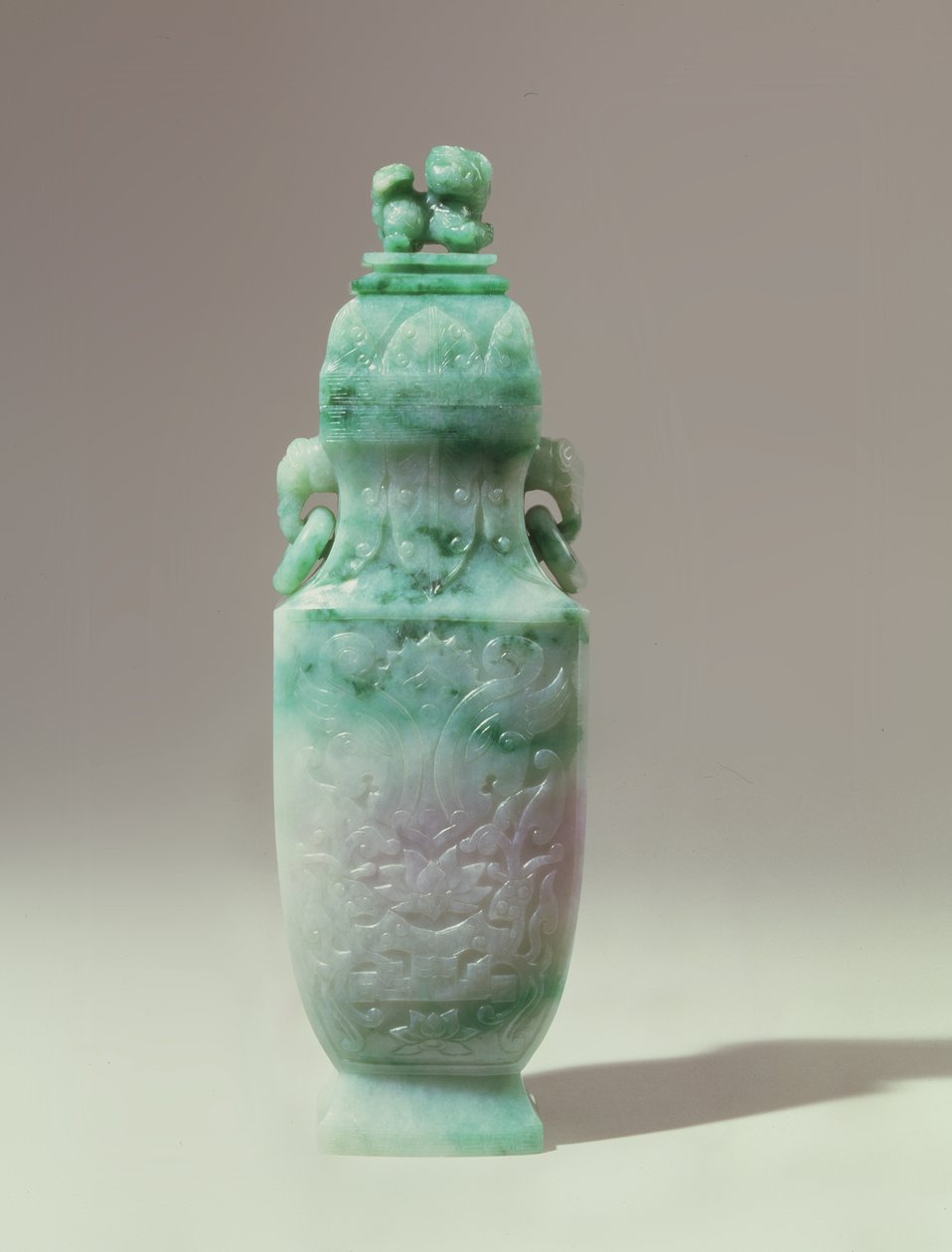 Baluszterváza és kupolás borító, késői Qing-dinasztia (smaragd és fehér jáde) alkotó: Qing Dynasty Chinese School