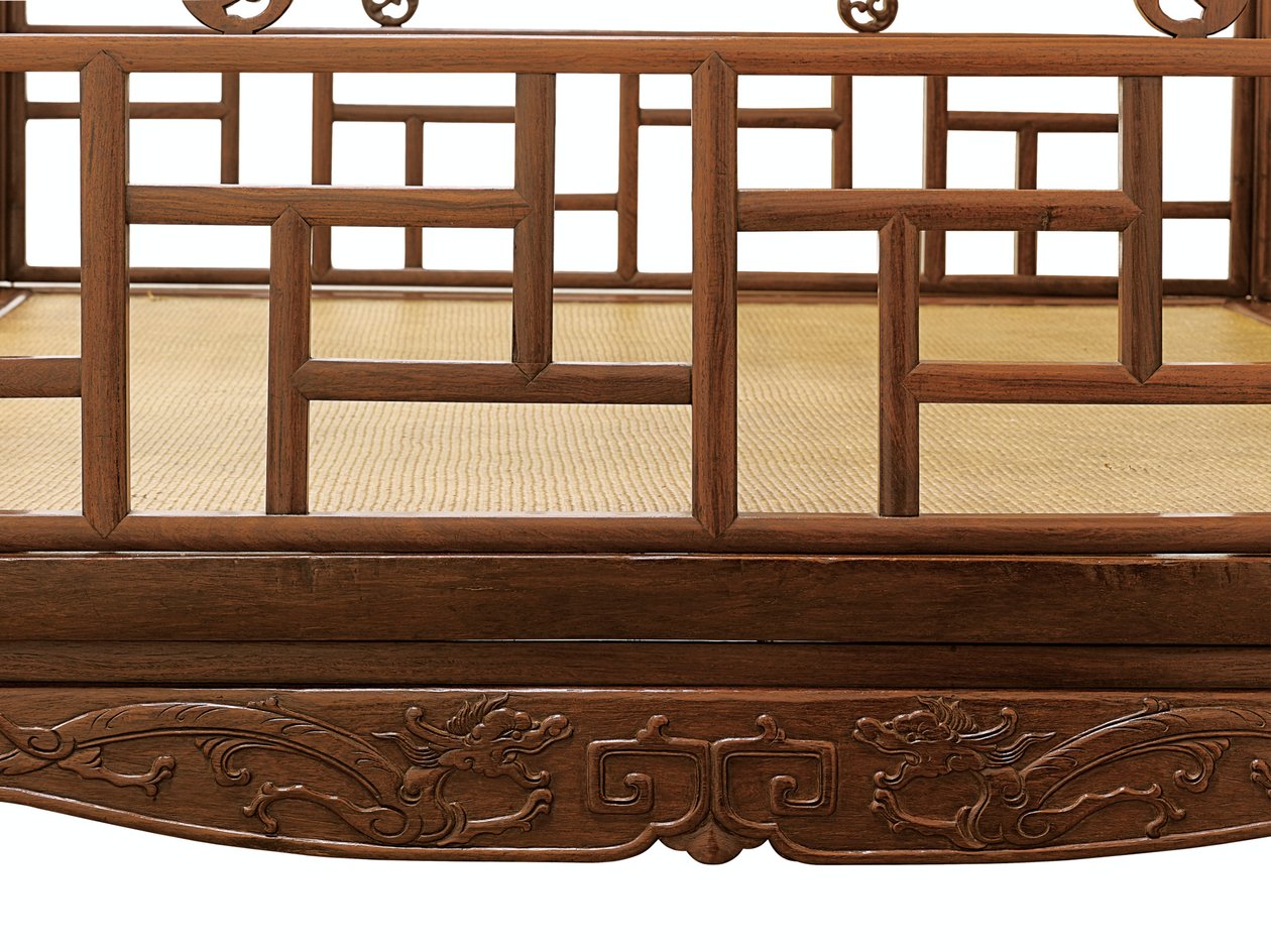 Részlet egy Huanghuali hatoszlopos baldachinos ágyról, Jiazichuang Qing-dinasztia (fa) (lásd még: 469034) alkotó: Qing Dynasty Chinese School