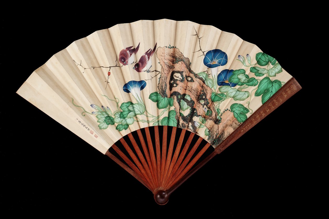 Kis madarakkal és hajnali pompával díszített ventilátor (tinta és színes papíron) alkotó: Qing Dynasty Chinese School