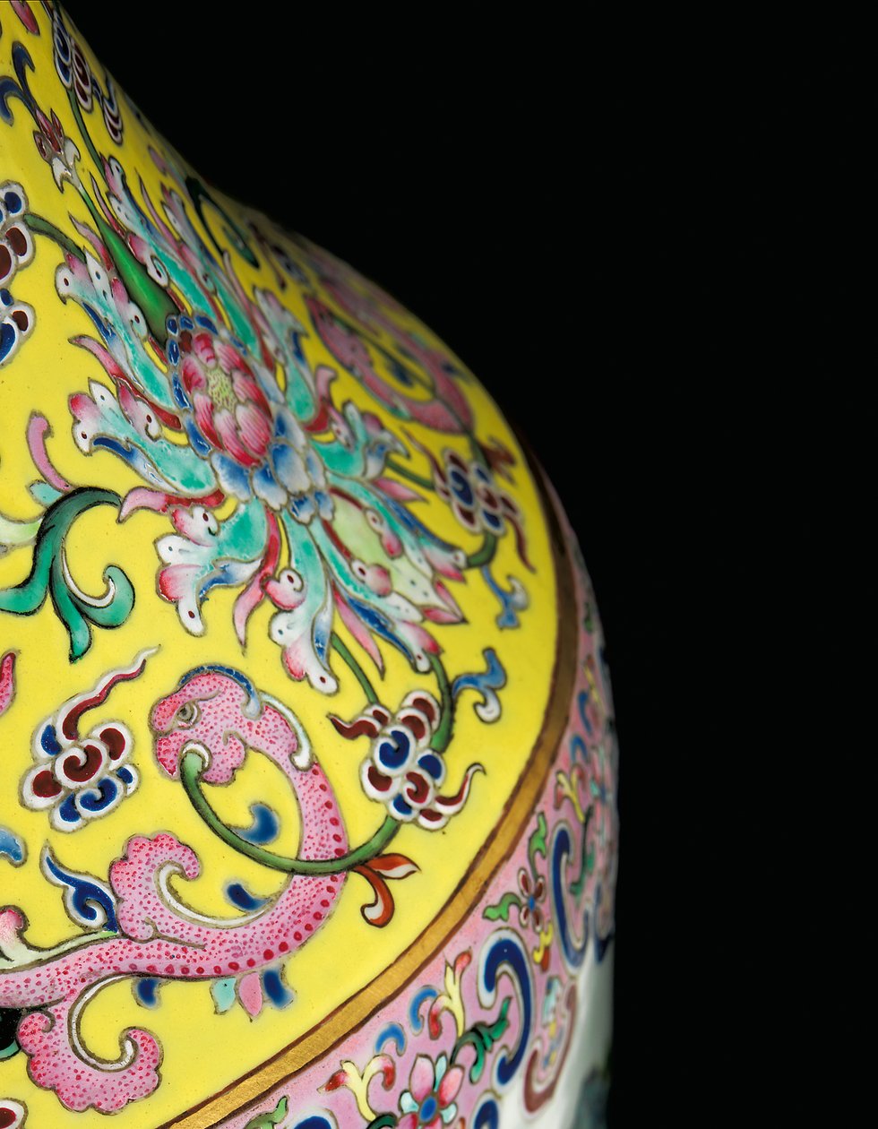 Részlet az Imperial Famille Rose vázák egyikéből (kerámia) alkotó: Qing Dynasty   Jiaqing Period Chinese School