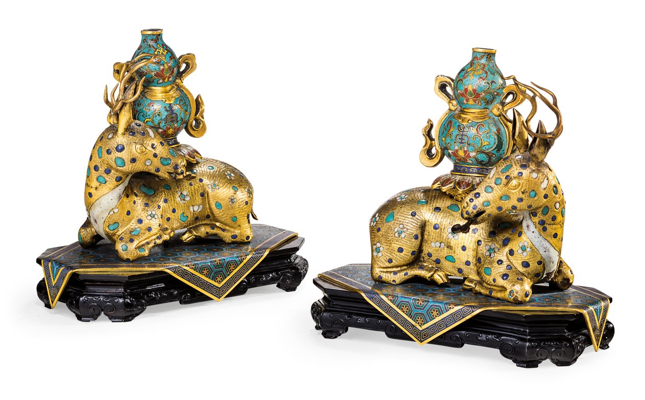 Egy pár fekvő szarvas (aranyozott réz és cloisonné zománc) alkotó: Qing Dynasty   Qianlong Period Chinese School