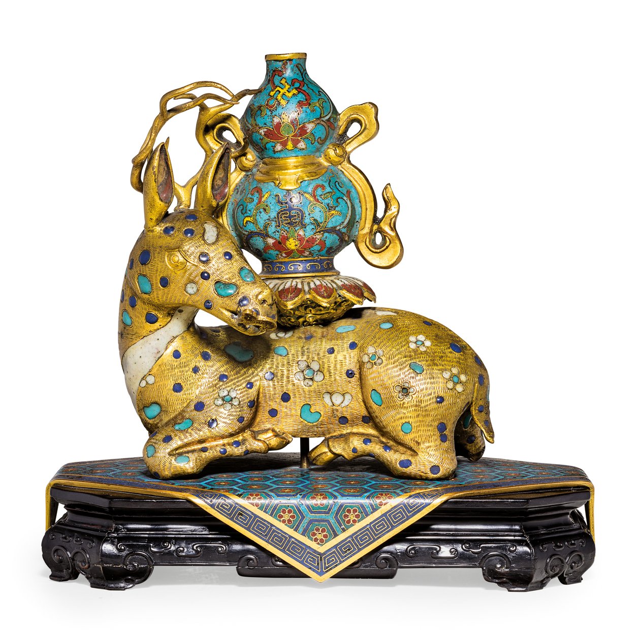 Egy pár fekvő szarvas (aranyozott réz és cloisonné zománc) alkotó: Qing Dynasty   Qianlong Period Chinese School