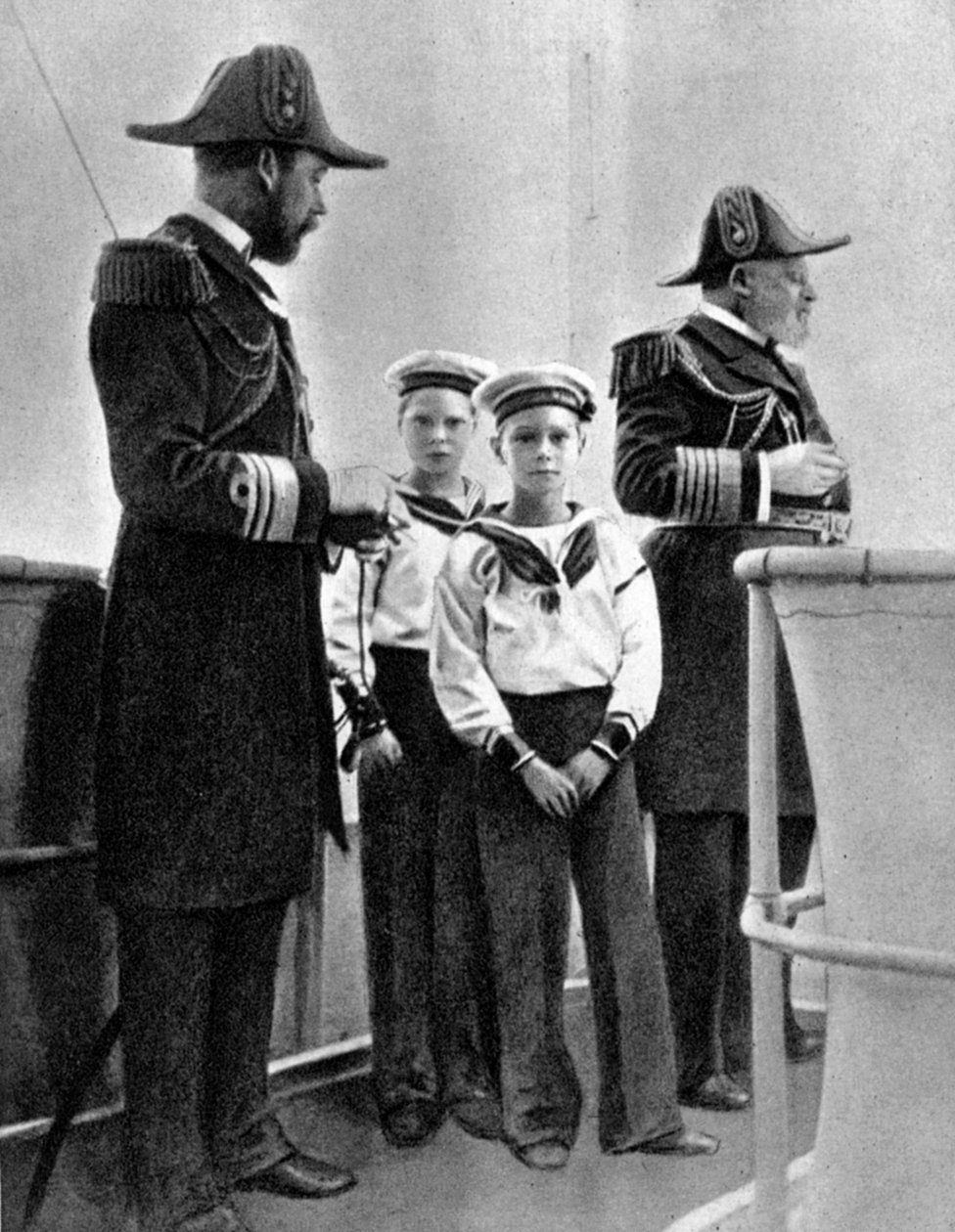 VII. Edward király 1841-1910 fiával, György 1865-1936-ban és két legidősebb unokájával, 1908 alkotó: Queen Alexandra
