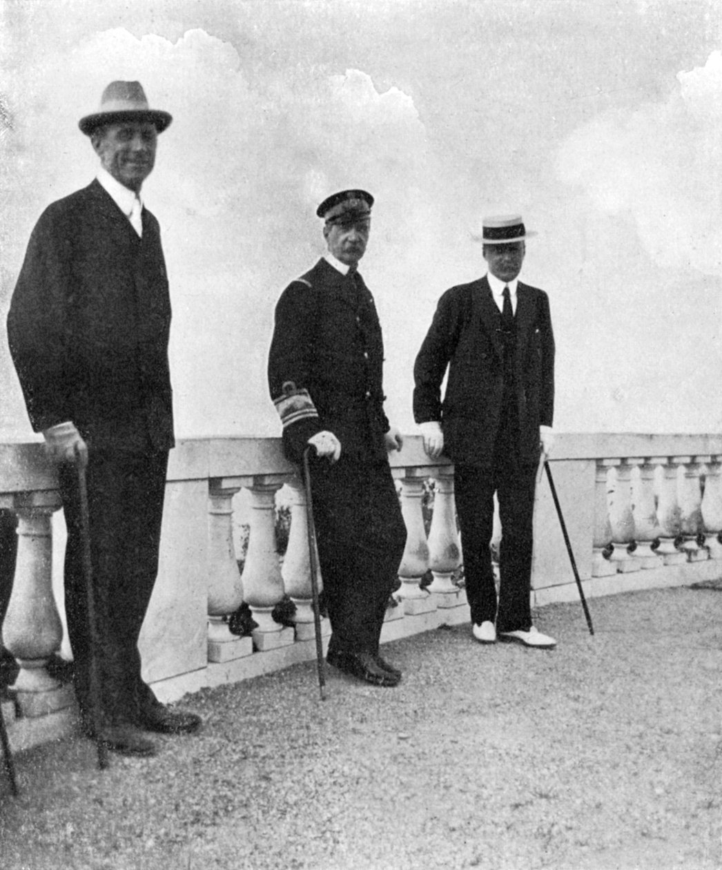 I. György görög király Keppel kommodorral és Lord Howe-val, Korfu, Görögország, 1908. alkotó: Queen Alexandra