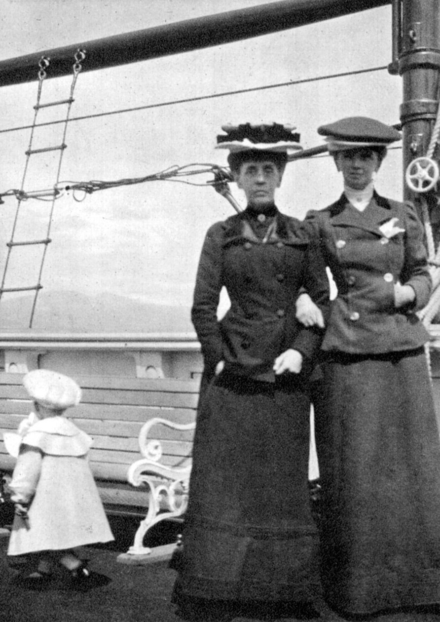 Olav herceg 1903-1991 Lady Antrim és Miss Knollys társaságában, 1908. alkotó: Queen Alexandra