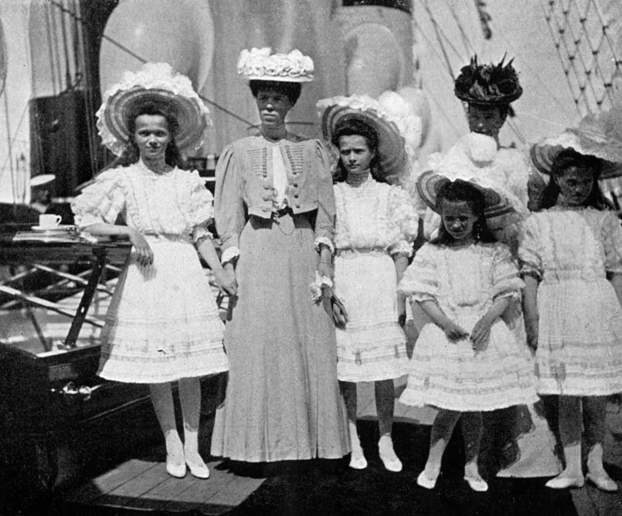 Miklós orosz cár anyja, nővére és gyermekei 1868-1918, 1908. alkotó: Queen Alexandra