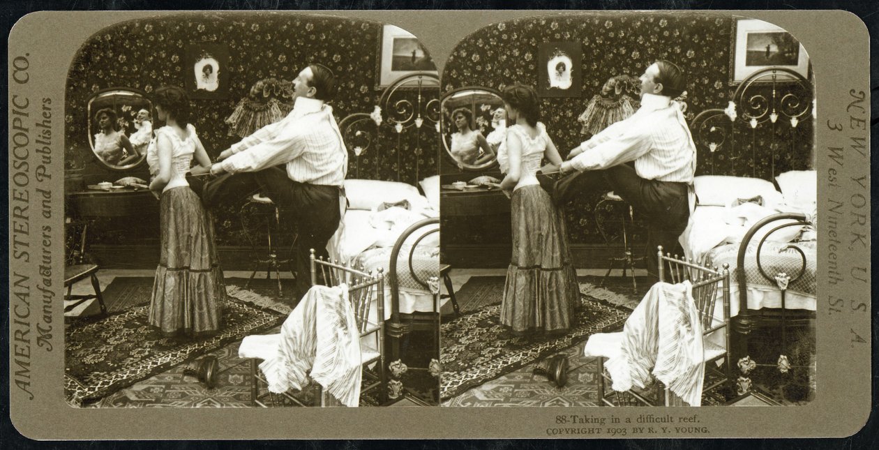 Az American Stereoscopic Company által kiadott sztereoszkópikus kártya, amely egy nőt ábrázol, akit fűzőbe fűznek alkotó: R.Y Young