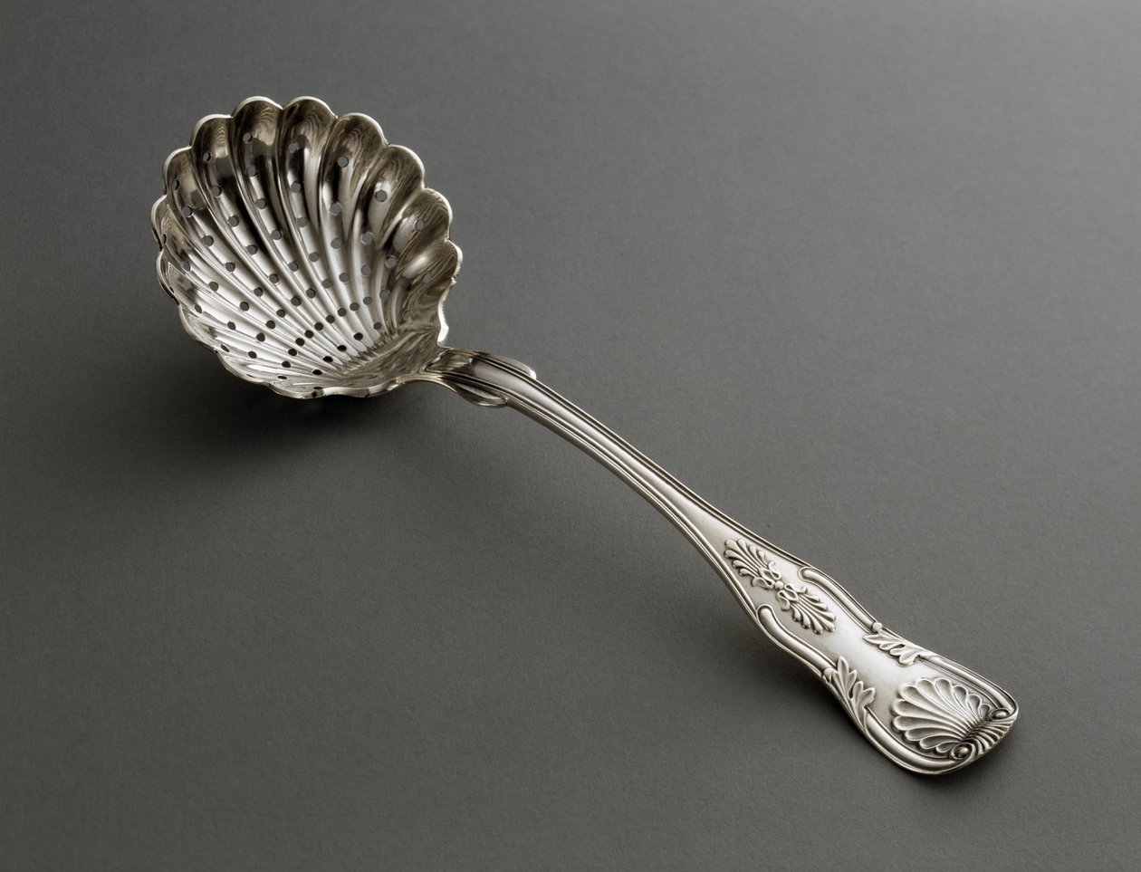 Áttört merőkanál, c. 1825-1846 (ezüst) alkotó: R. and W. Wilson