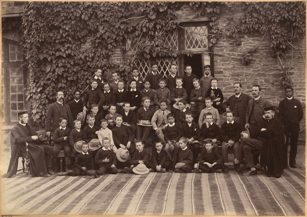 Alsó tagozatos osztály, Bishop Cotton School, Simla (előlap) alkotó: Raja Deen Dayal
