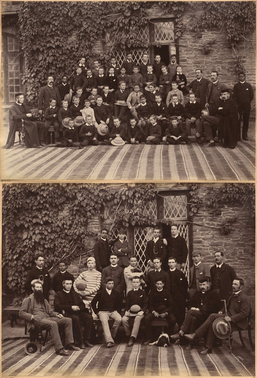 A shimlai Bishop Cotton School alsó tagozatos osztálya (előlap); a shimlai Bishop Cotton School felsőbb osztályainak tanulói és tanárai (hátlap) alkotó: Raja Deen Dayal