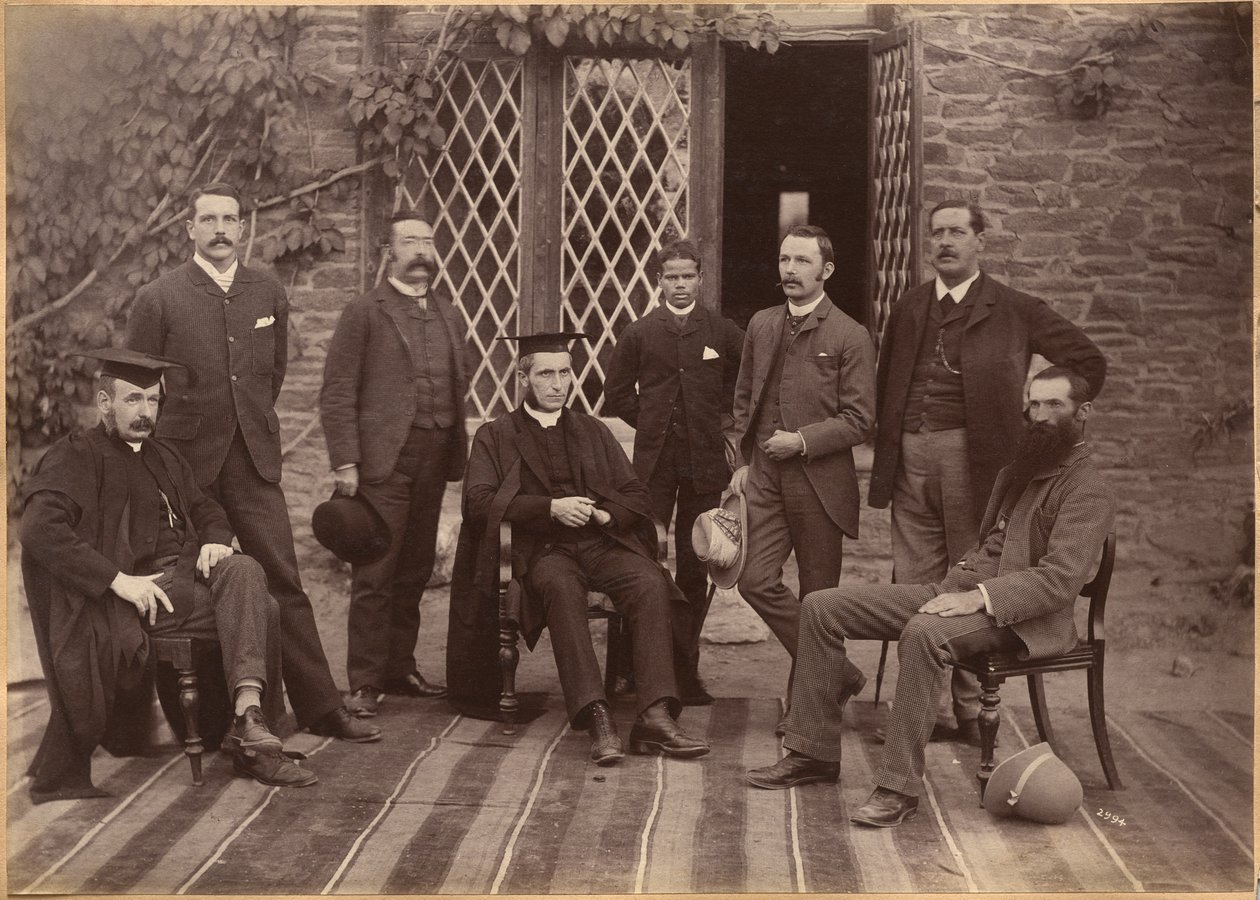 A shimlai Bishop Cotton School igazgatója és tanárai (előlap) alkotó: Raja Deen Dayal