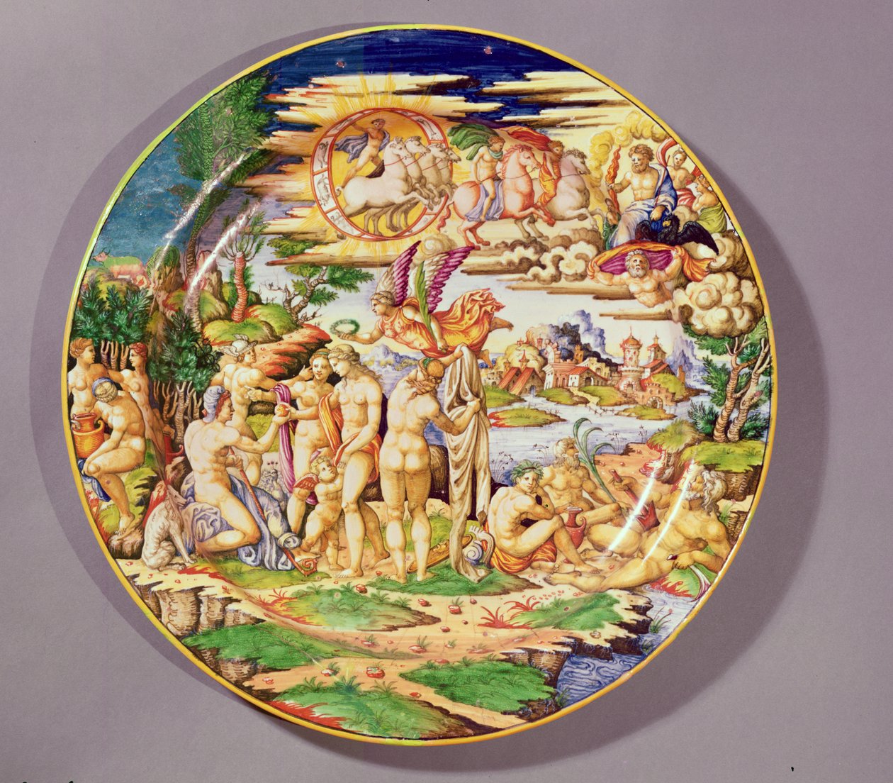 A párizsi ítéletet ábrázoló nagy tálca, az Atelier de Faenzában készült (kerámia) alkotó: Raffaello Sanzio Raphael