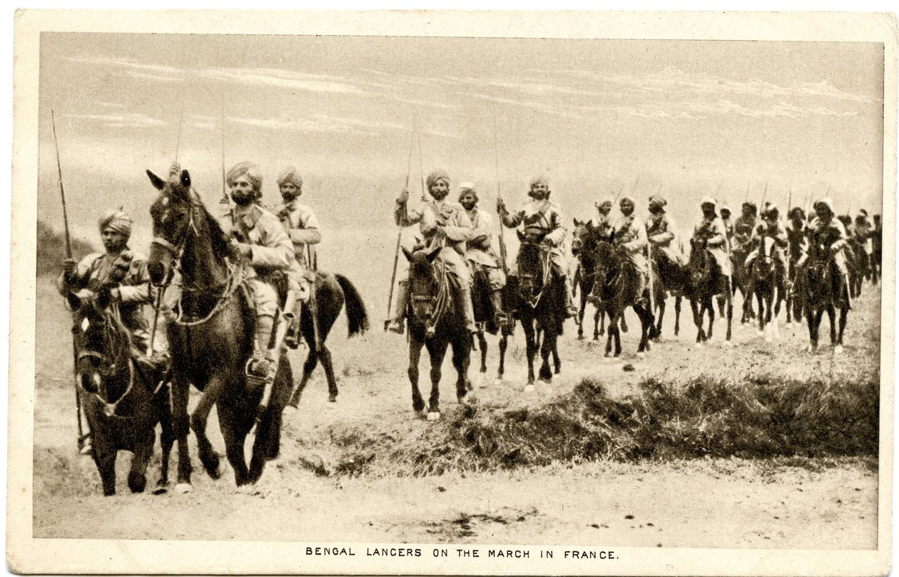 Bengáli lándzsák menet közben Franciaországban, 1914–1915 (szépia fotó) alkotó: Raphael Tuck and Sons
