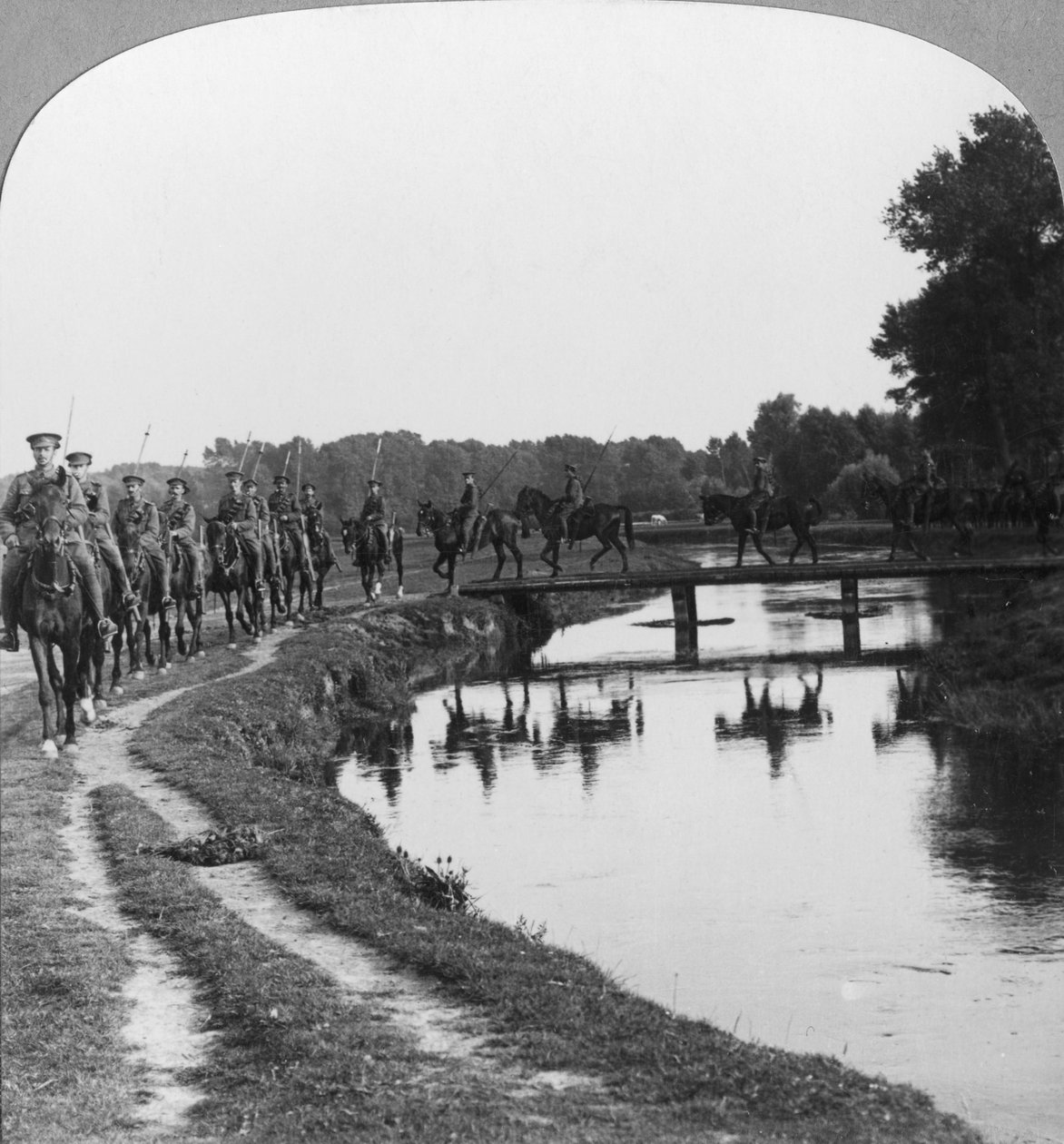 Allenbys lovas ezred a vonal mögött, Ypres, Belgium, I. világháború, 1914-c1917. alkotó: Realistic Travels Publishers