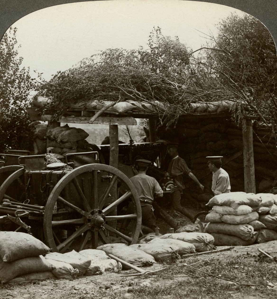 Tüzérségi állás, I. világháború, 1914-1918. alkotó: Realistic Travels Publishers