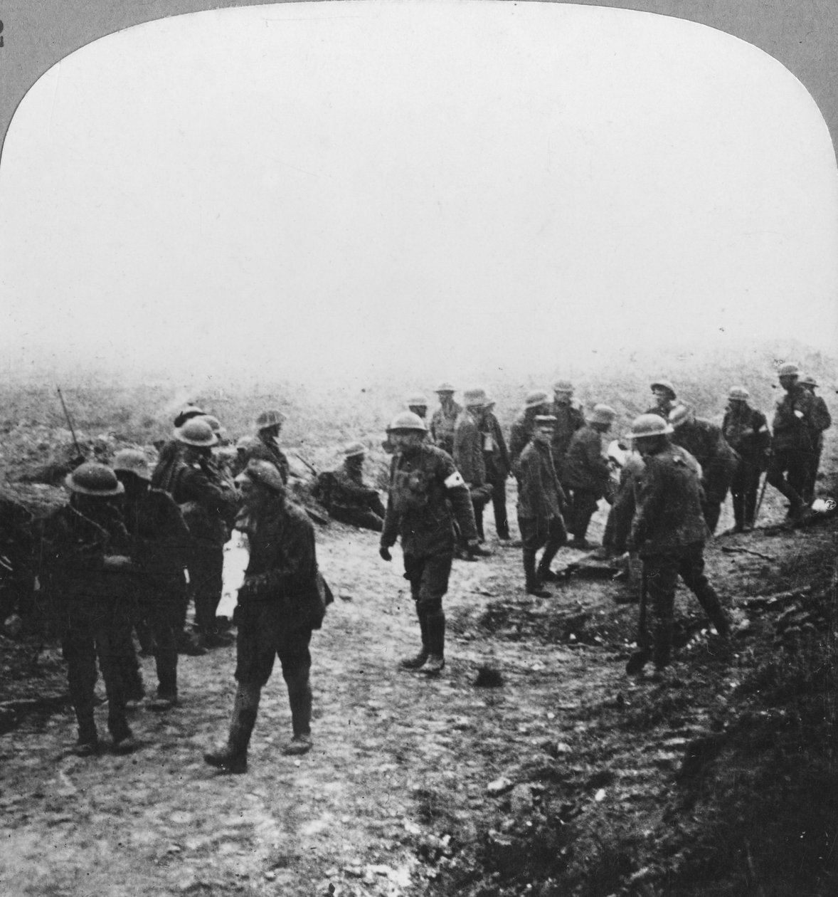 Sebesültek ellátása a Menin úton, Ypres, Flandria, Belgium, I. világháború, 1914-c1918 alkotó: Realistic Travels Publishers