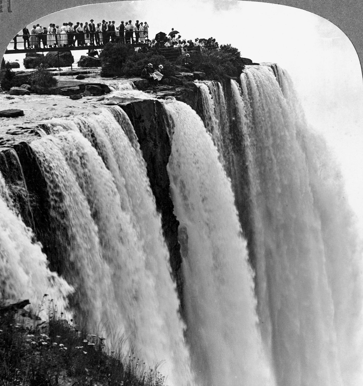 The Frail Foot Bridge, Niagara Falls, Kanada. alkotó: Realistic Travels Publishers
