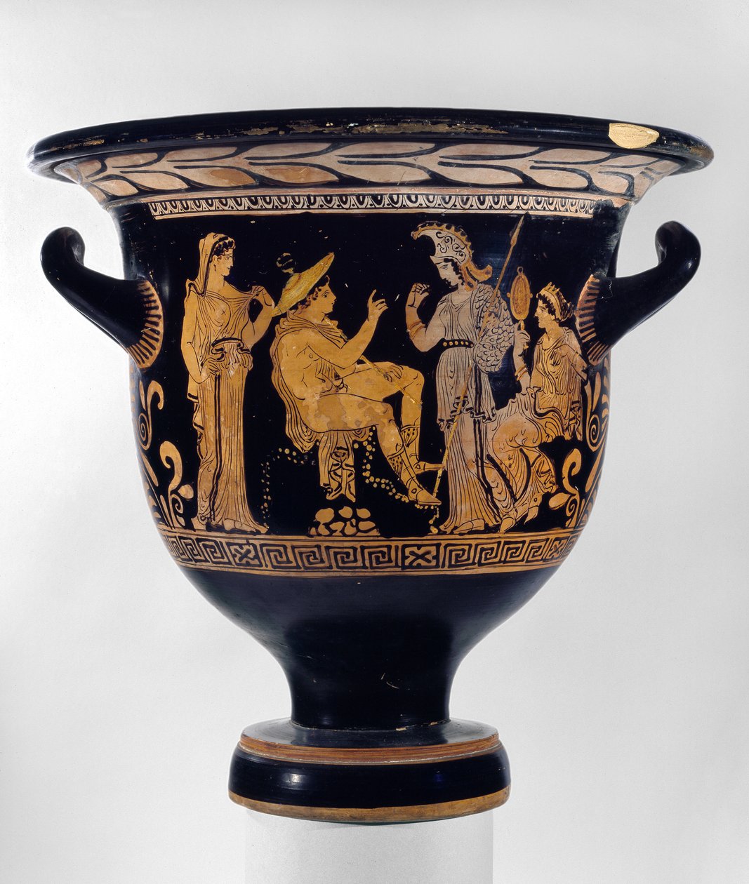 Apuliai vörös alakos harangkráter, a párizsi ítélet jelenetével díszítve, ie 375-350 (kerámia) alkotó: Rehearsal Painter