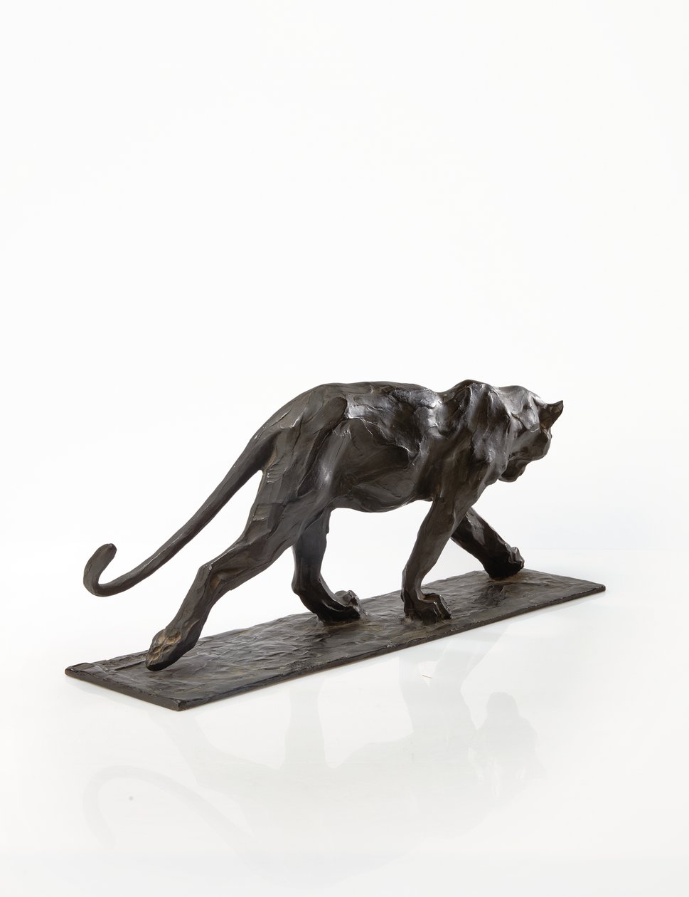 Párduc járás, felemelt hátsó láb, 1904 körül (patinás bronz) alkotó: Rembrandt Bugatti