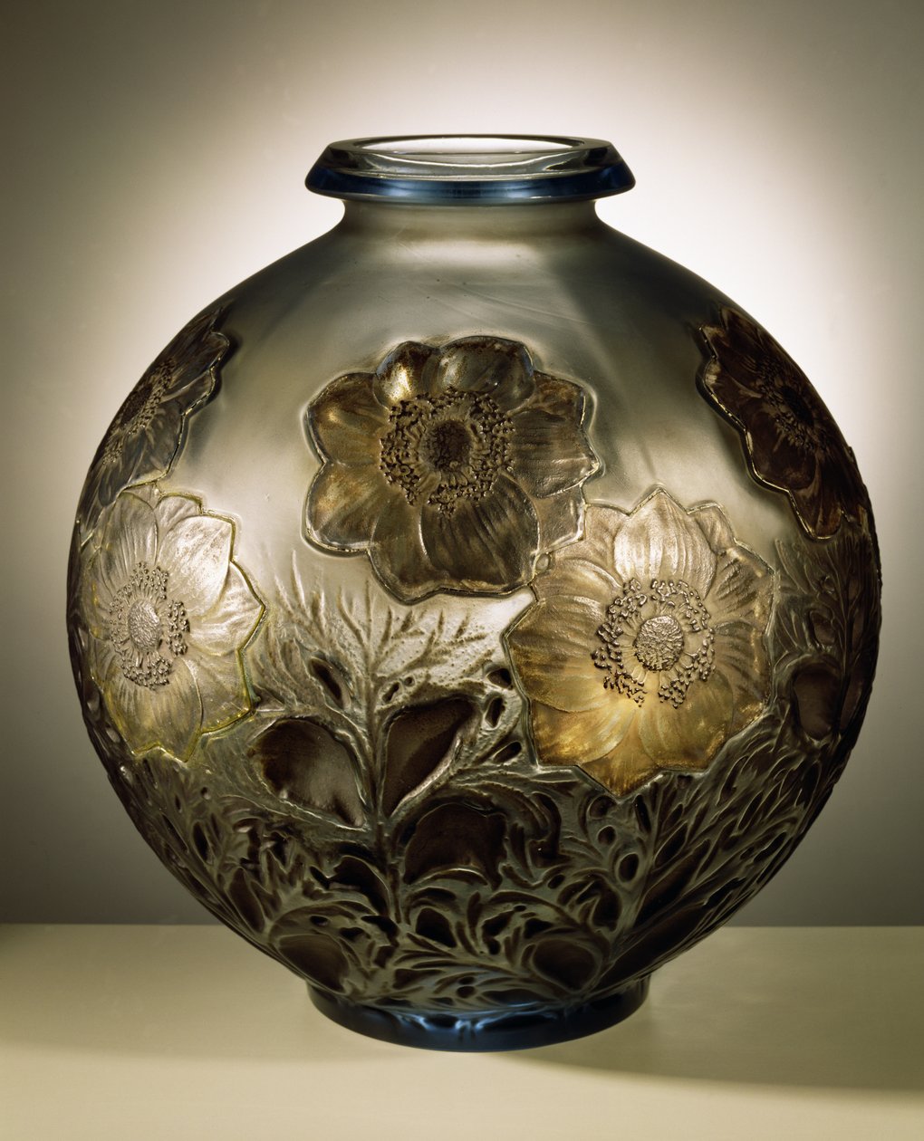 Anemones váza, 1913 (halványkék és matt üveg) alkotó: Rene Jules Lalique