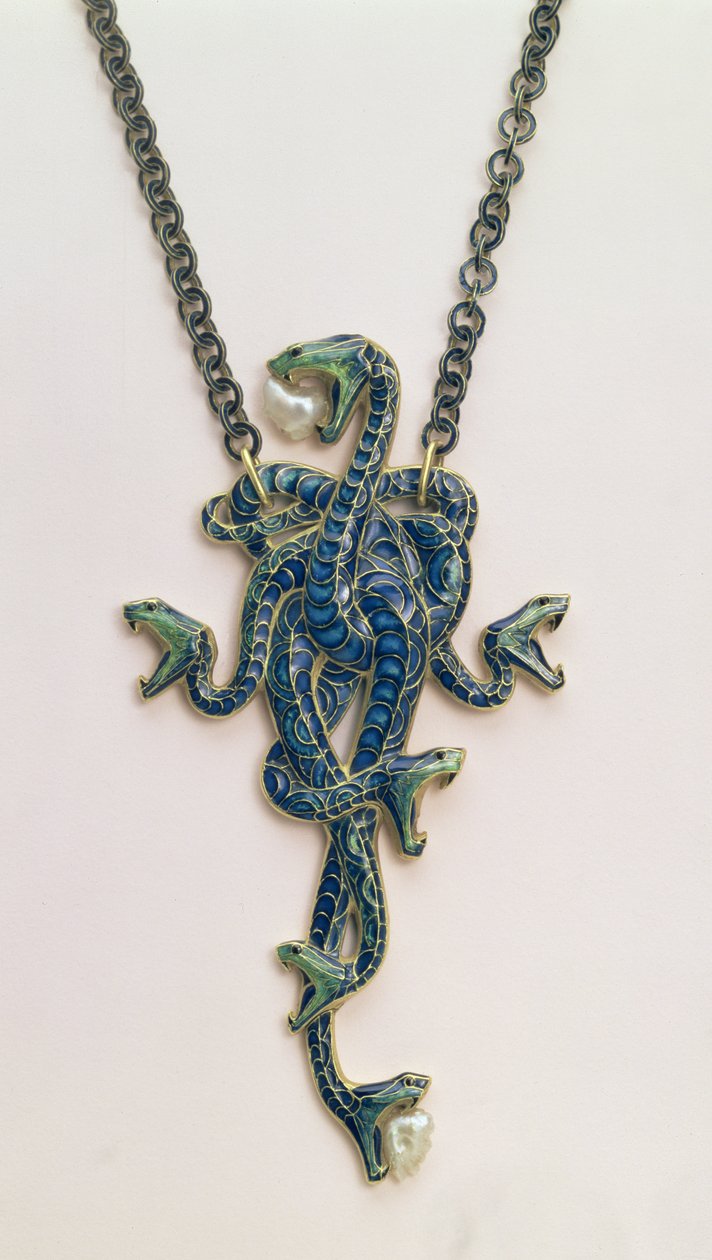 Tekercses kígyó medál lánccal, Rene Jules Lalique (1860-1945), Párizs, 1898-99 (arany, gyöngyök és pezsgő zománc). alkotó: Rene Jules Lalique